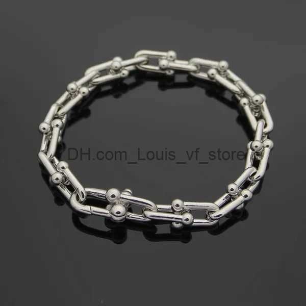 Silberne Armbänder für Frauen