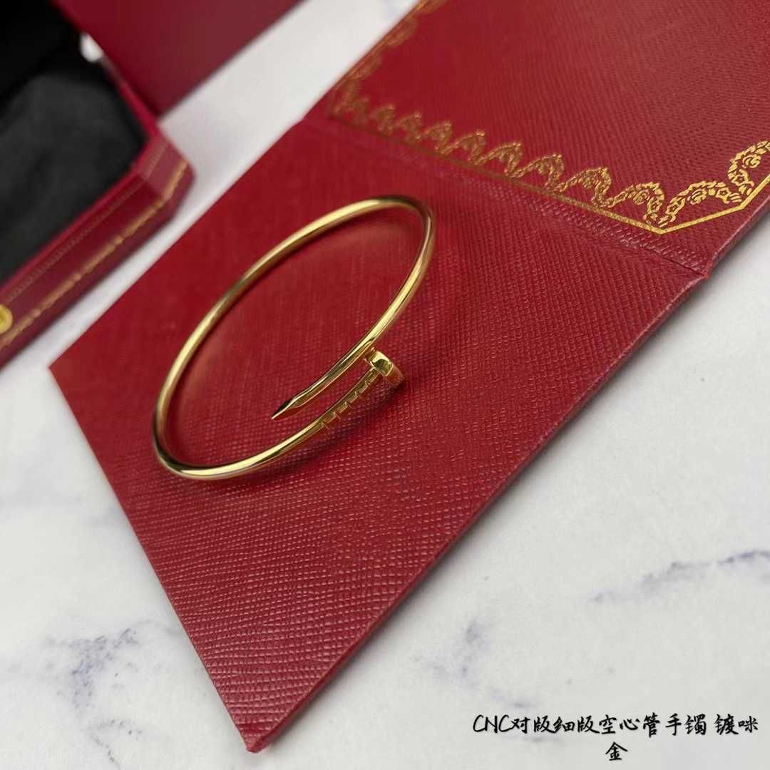 Fine Edition Smooth Nail Gold Bracelet