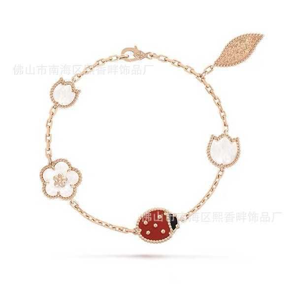 Lieveheersbeestje vijf bloem armband