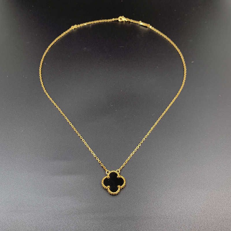 Collier à cinq fleurs en calcédoine noire et dorée