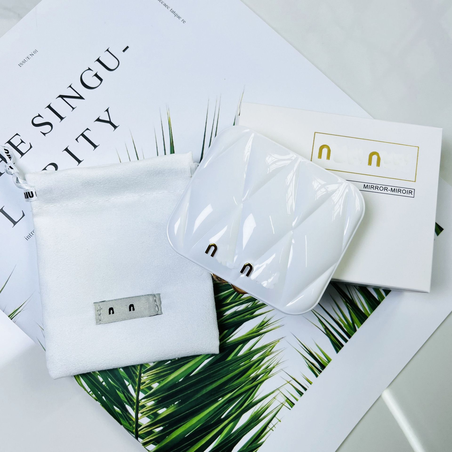 Mium White +Bag +Box