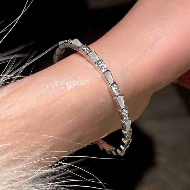 Silberne Schlangenarmband