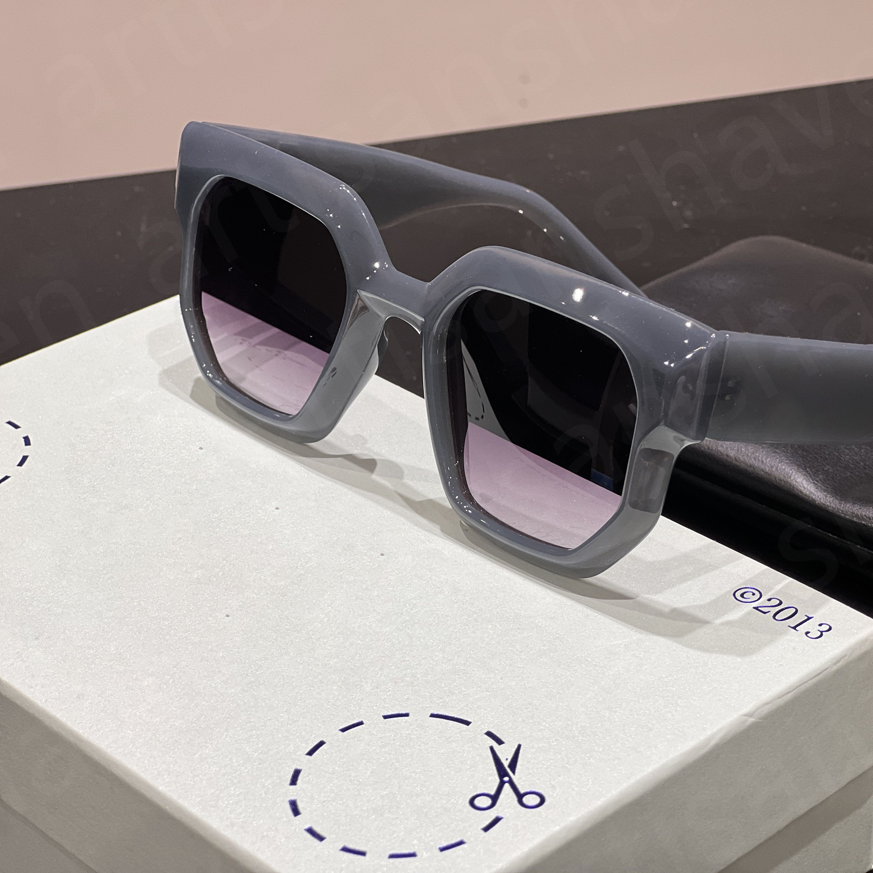 Sunglasses Comfortable Trendy Lightweight mens designers Durable sunglasses for women designer_voghion.com