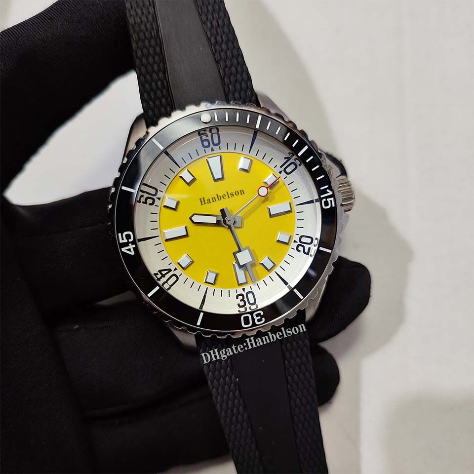 7. pulseira preta com mostrador amarelo