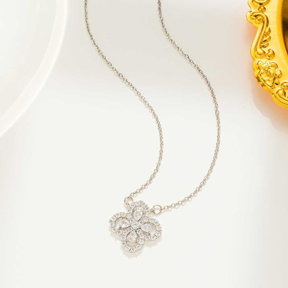 557 Silver Clover Necklace