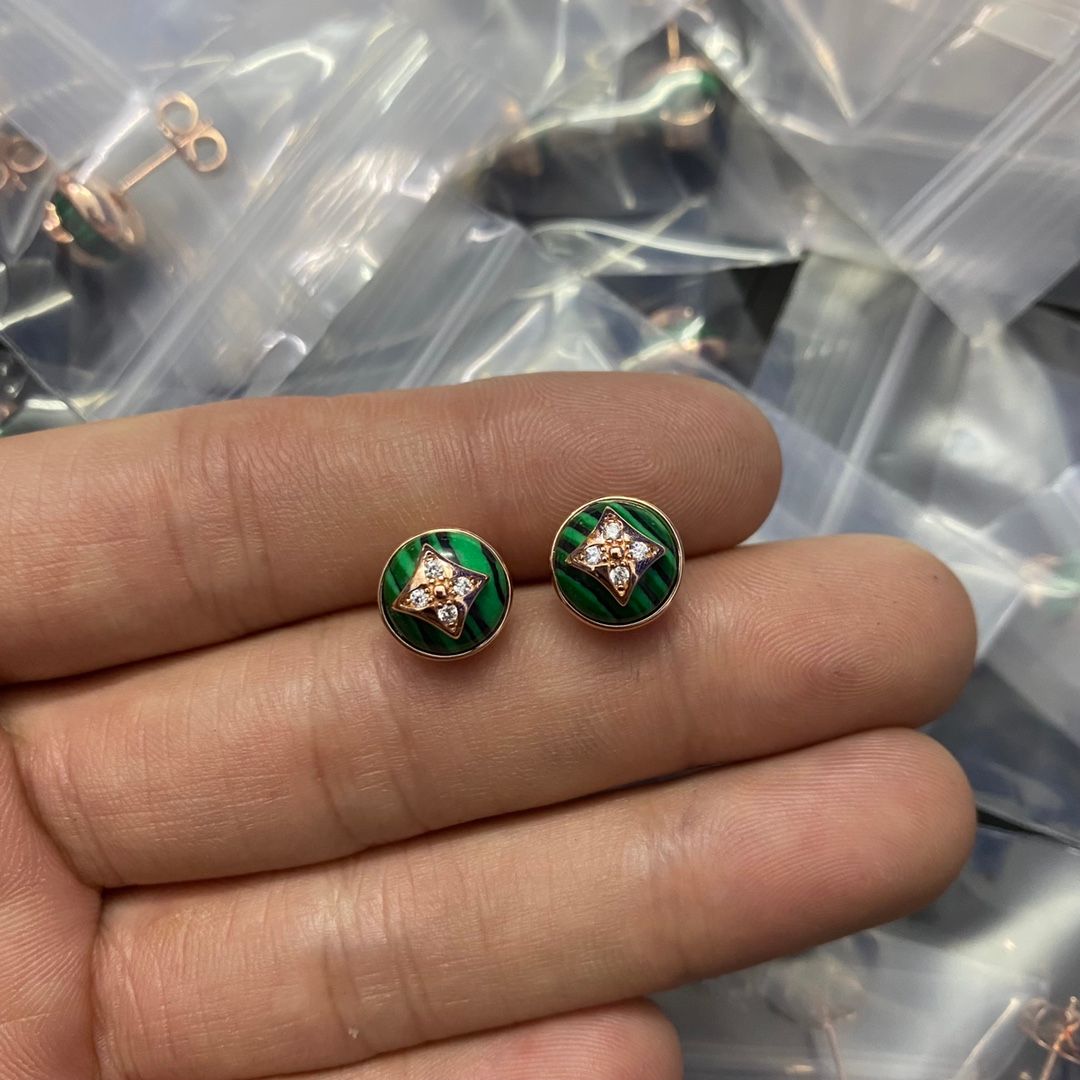 11 --- green earring