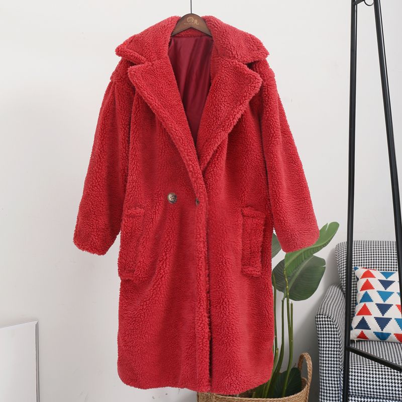 manteau en peluche rouge