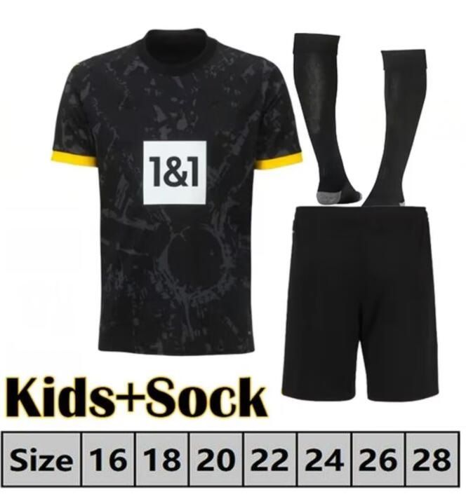 23/24 kids away+socks