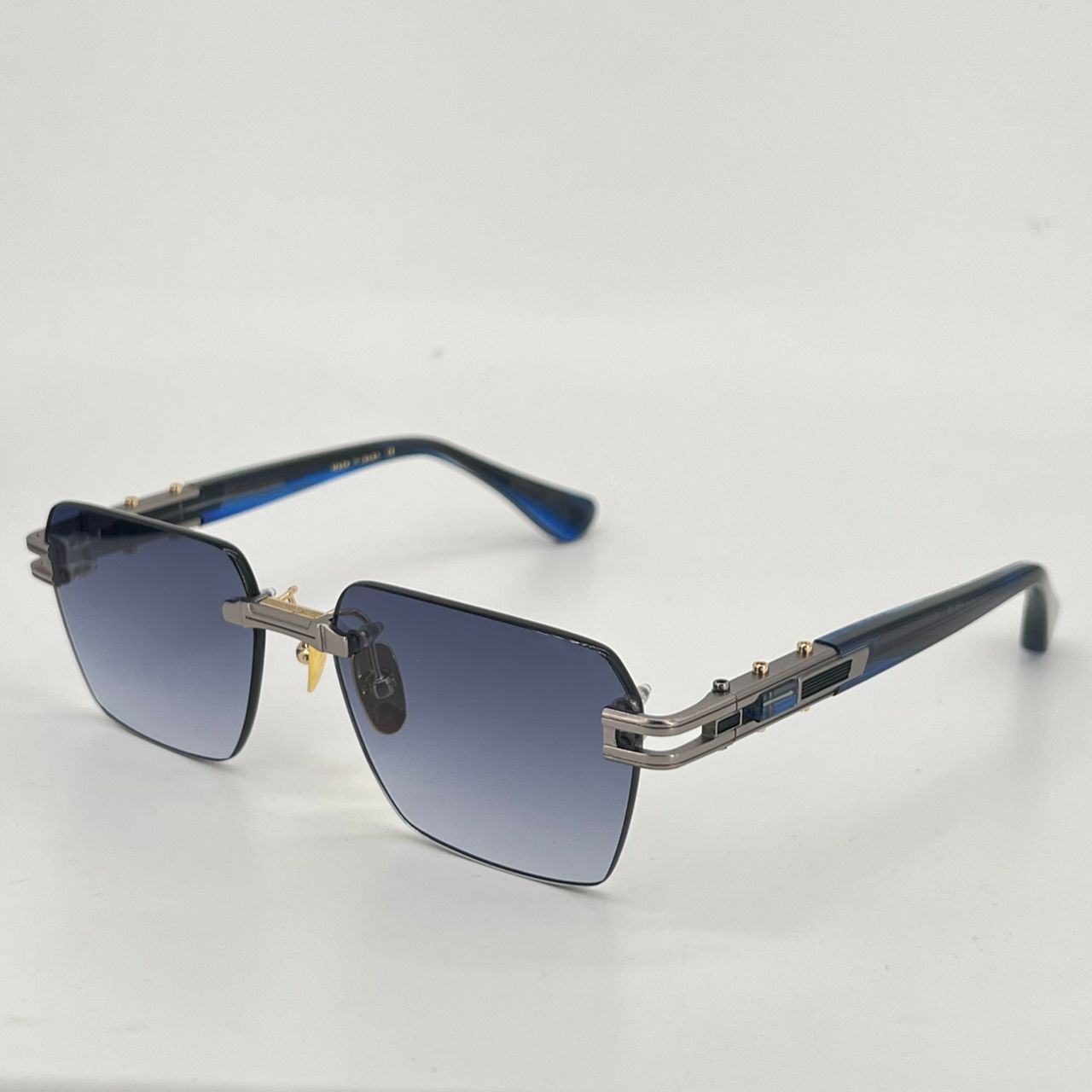 gun-gradient grey blue lens