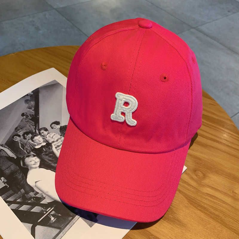 chapéu de beisebol letra pequeno R rosa