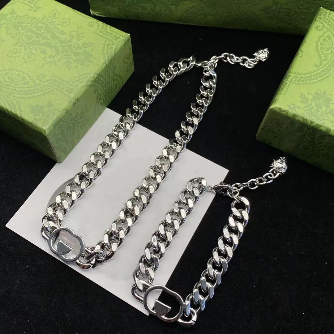 Silver halsband + låda