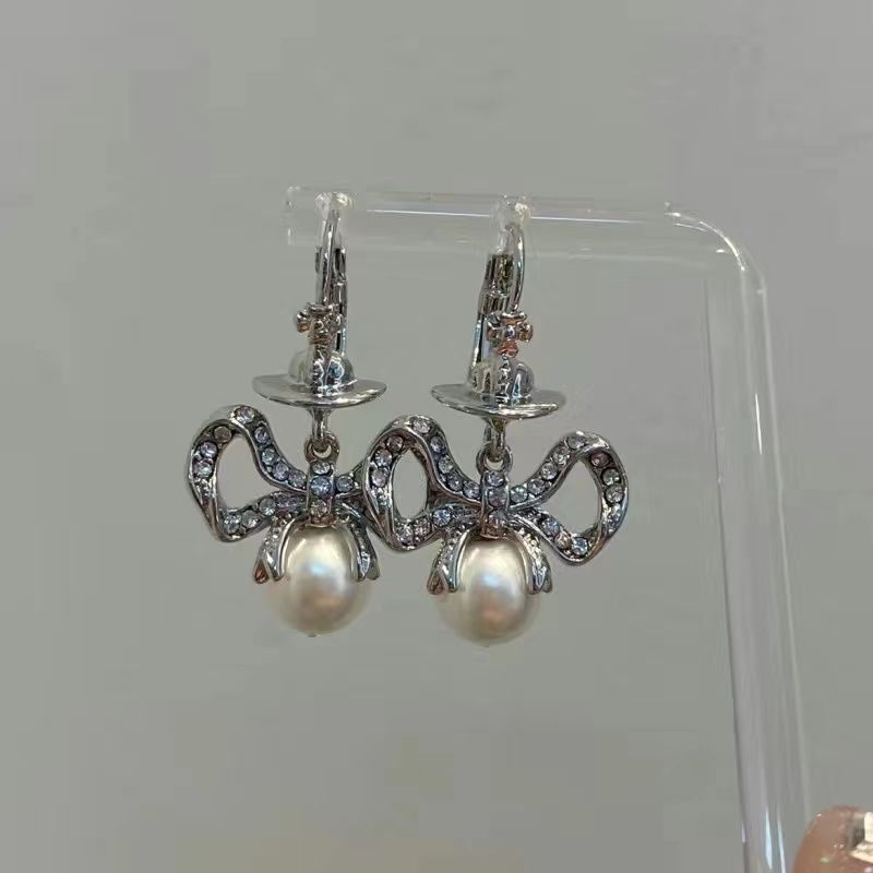 Des boucles d'oreilles