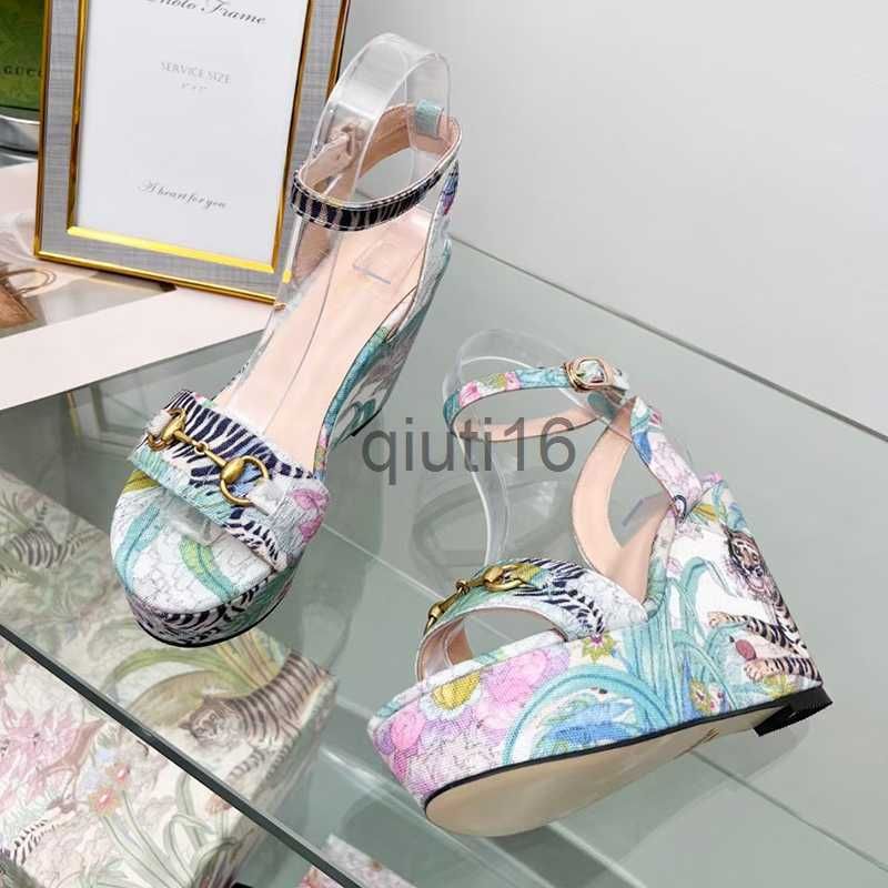 No heel shop wedge sandals
