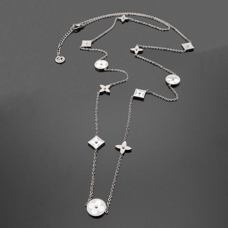 015-48 silver necklace