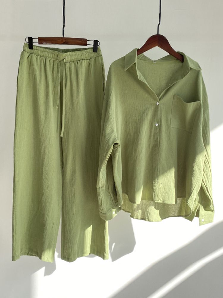 Zielone spodnie trawiaste
