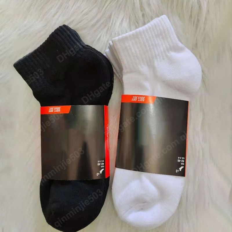 İki eşofman bir çift çorap verir