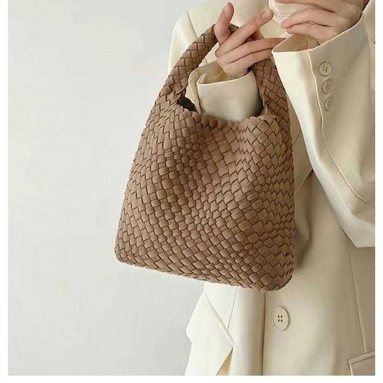 medium khaki with woven inner pocket