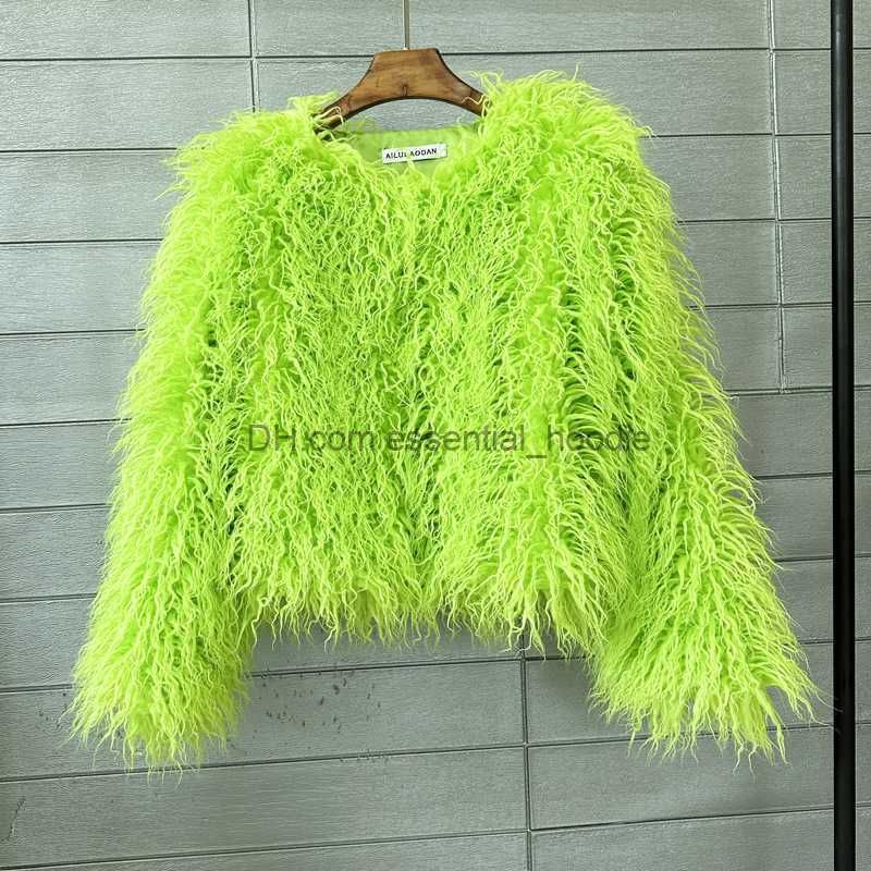 manteau de fourrure vert fluo