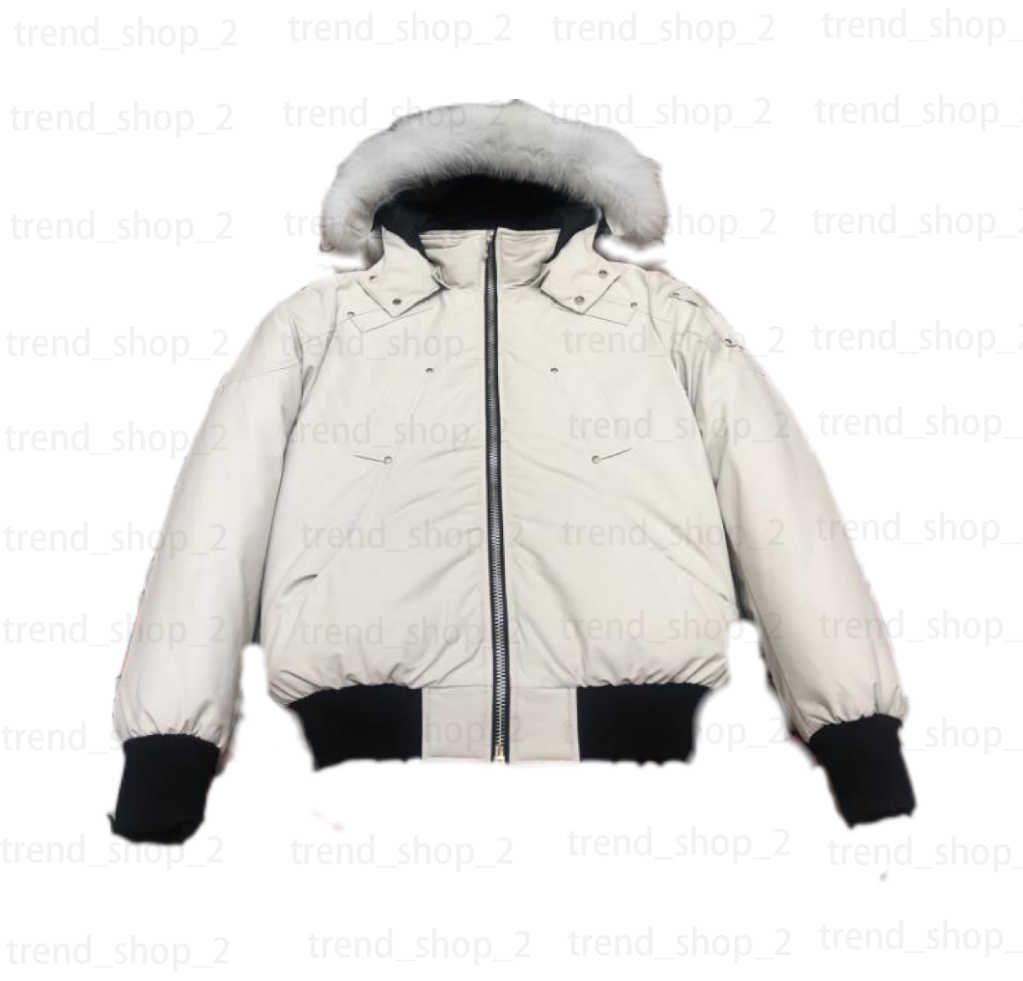 homme blanc 2 fourrure blanche