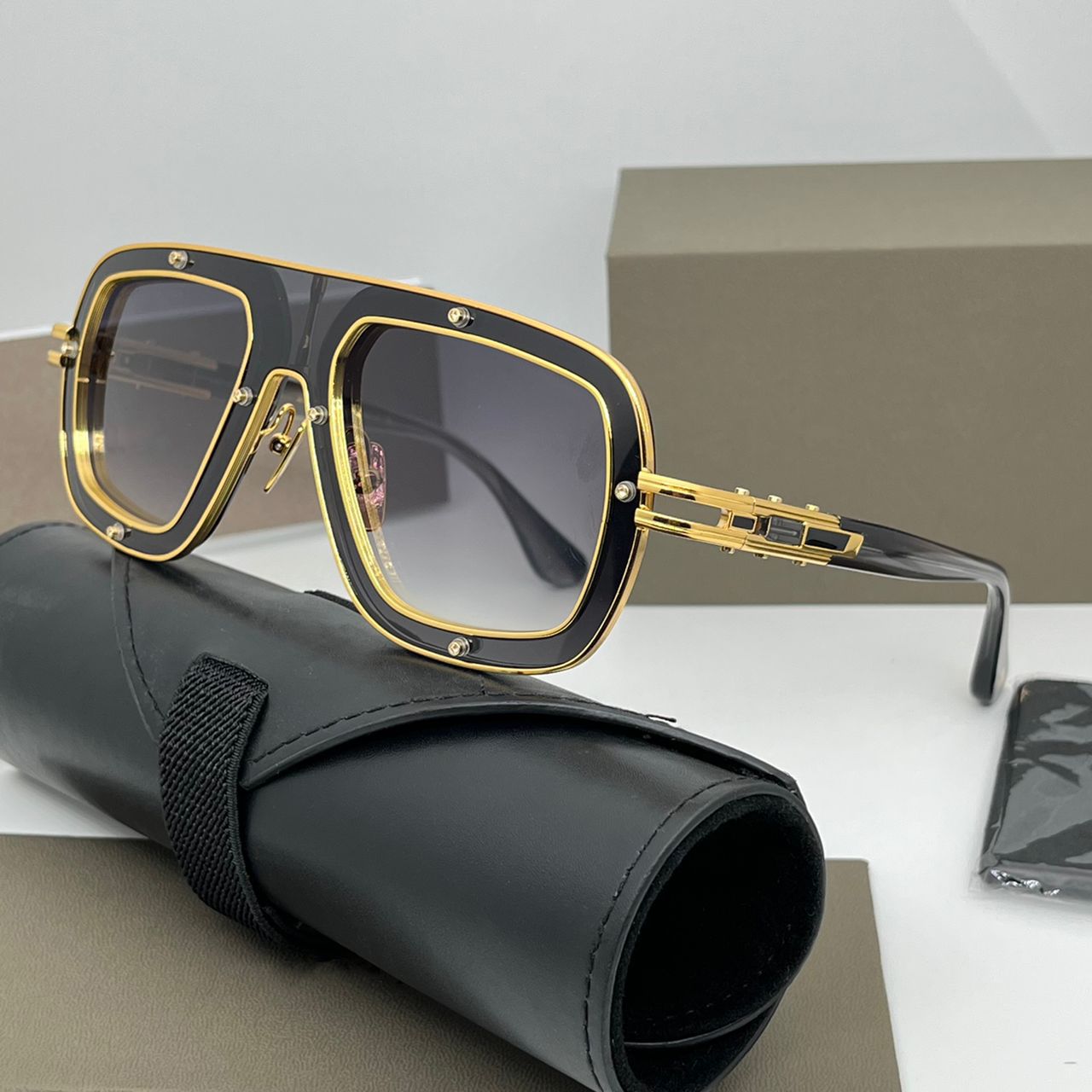 Gold Frame Gradient Grey Lens