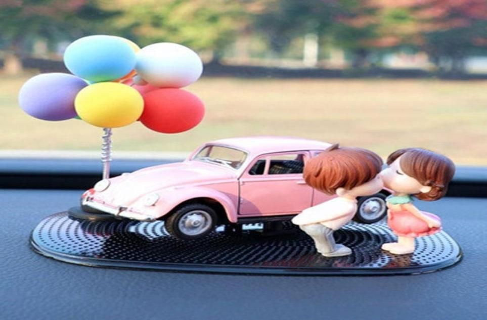 Acheter Décoration de voiture mignonne, figurines de dessin animé pour  Couples, accessoires de tableau de bord intérieur automobile, ornement en  ballon, cadeaux pour filles