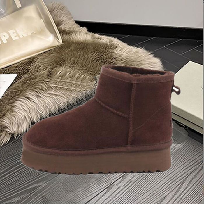 UGG5854115