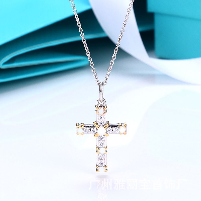 2 قلادة ذهبية CZ Cross