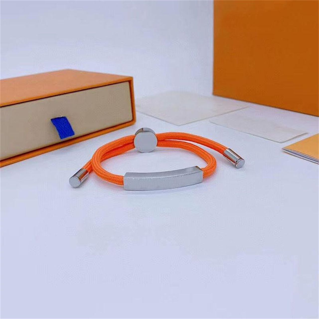 bracelet orange