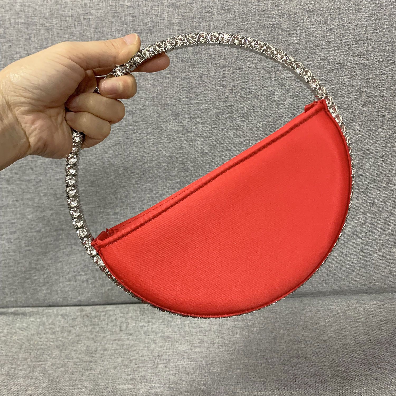 Satin rouge rond