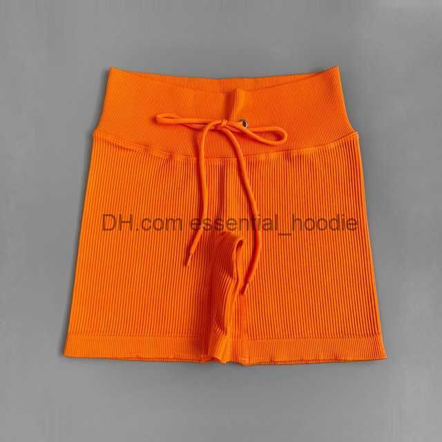 Orangefarbene Shorts