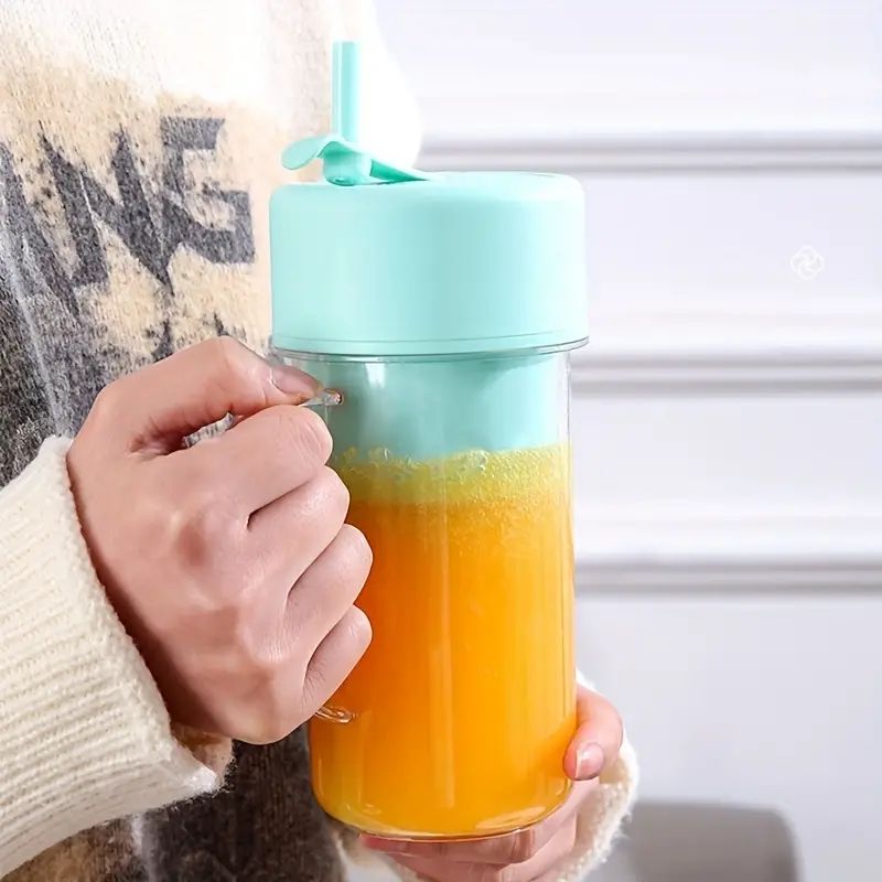 Portable Mini Juicer Straw Cup Juicing Cup USB Rechargeable Electric Juicer  Fruit Milkshake Blender.1PACK