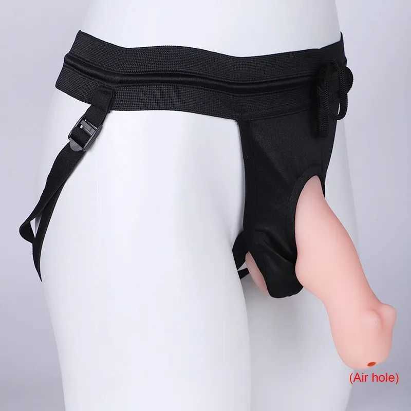 Chatte avec gode-ceinture