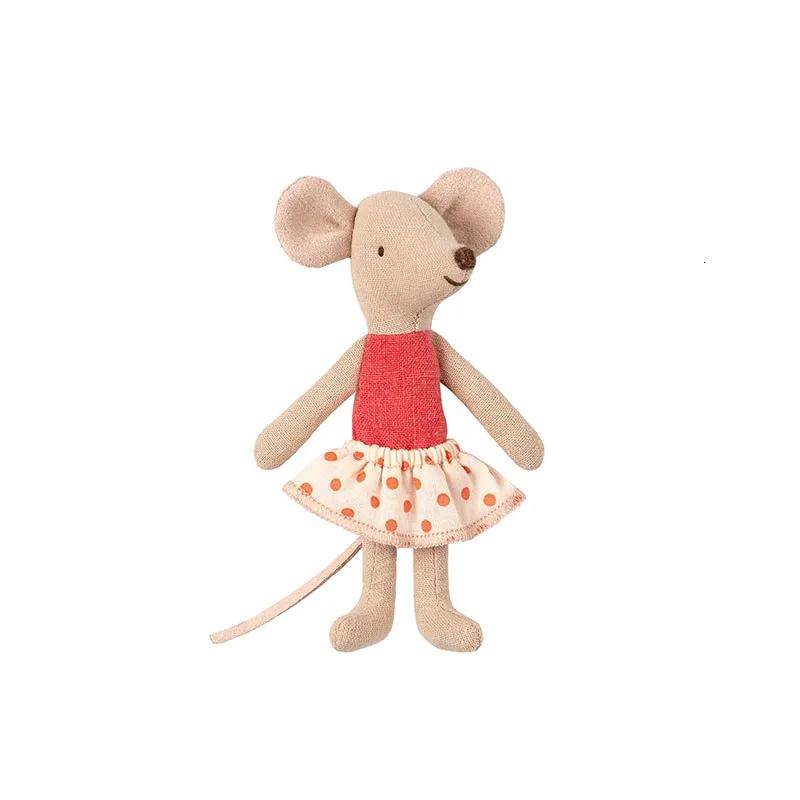 red skirt mouse