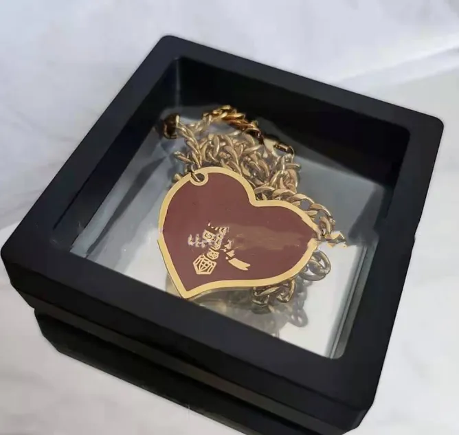 Gouden ketting rood