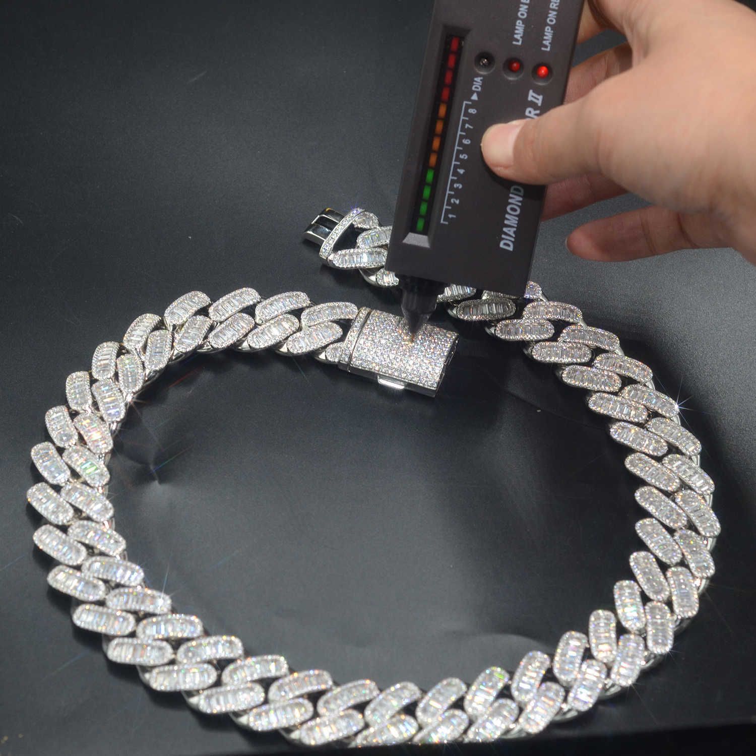 Bracelet de 22 mm: 8x9inches