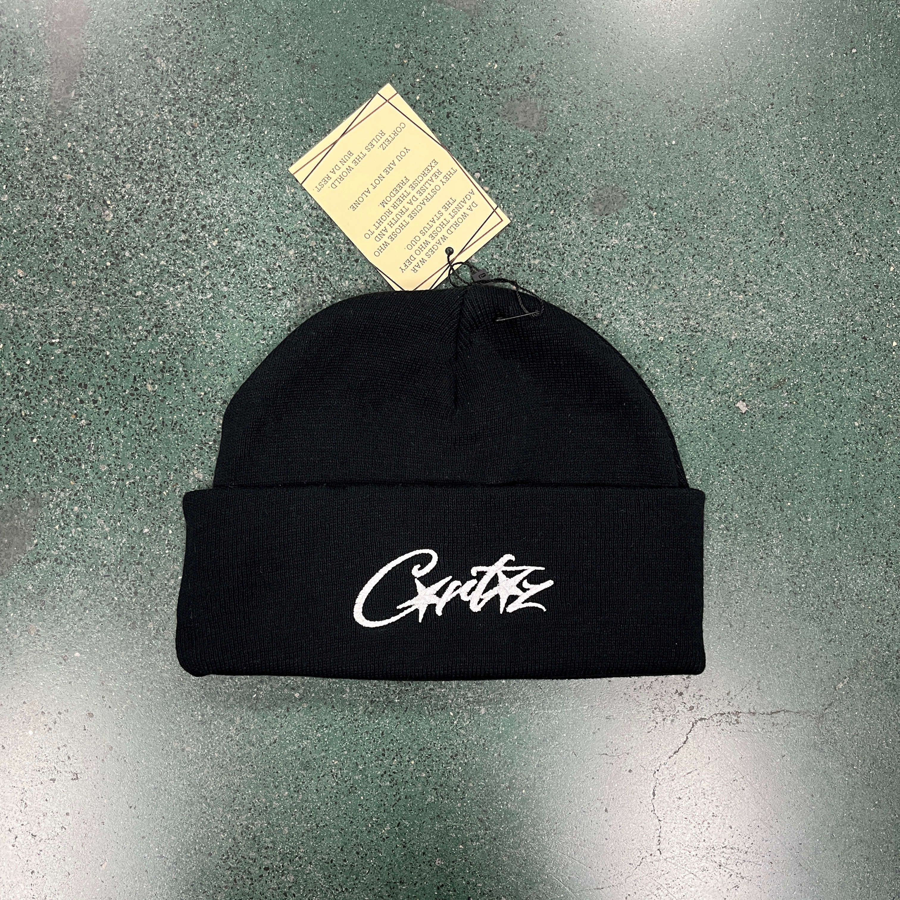 Geborduurde beanie 1