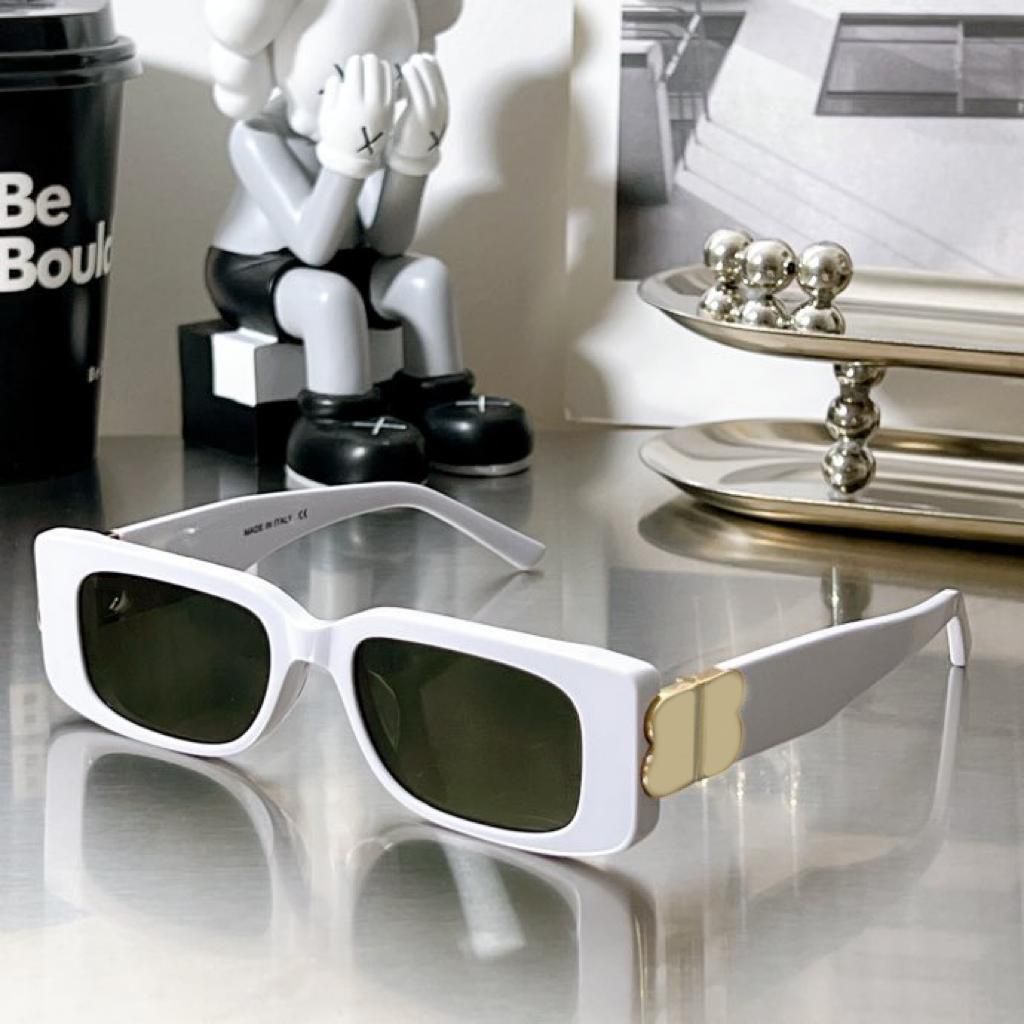 3_White Gold Frame Grau