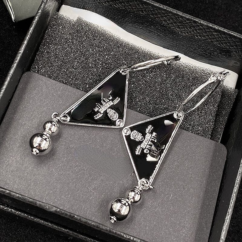 Boucles d'oreilles triangulaires noires