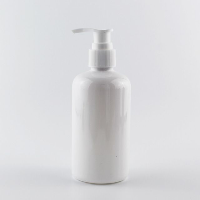 Bouteille blanche de 250 ml en plastique blanc