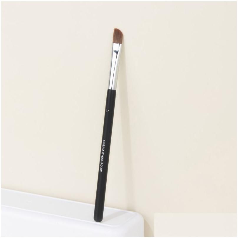 Cream Eyeshadow Brush 27