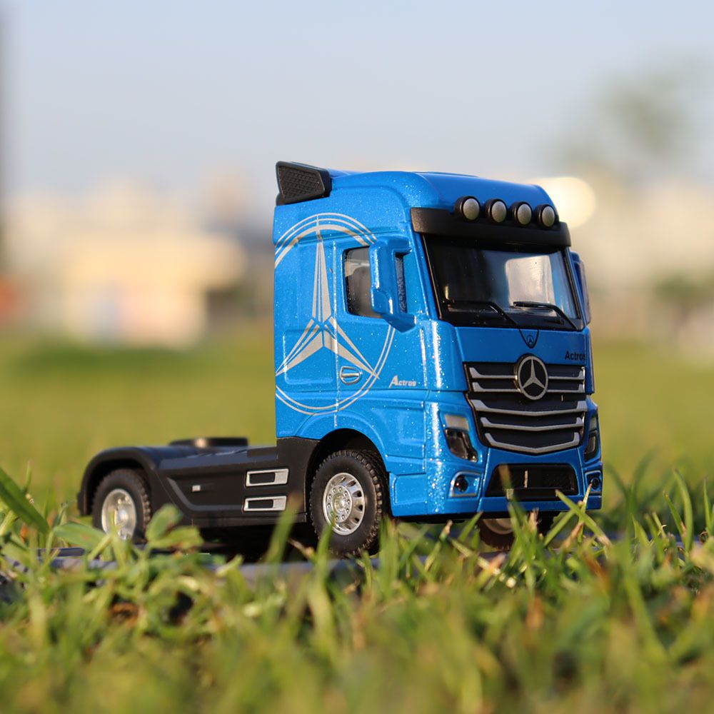 Cabeça de caminhão azul