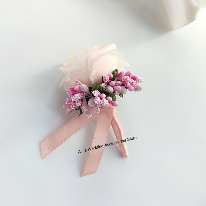 boutonniere b