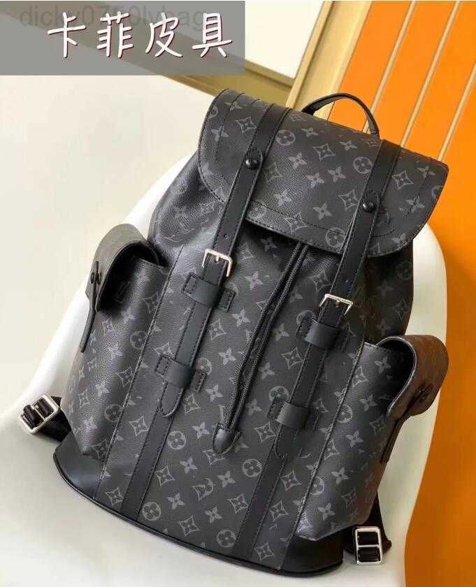 Mochila Christopher MM - Louis Vuitton® en 2023