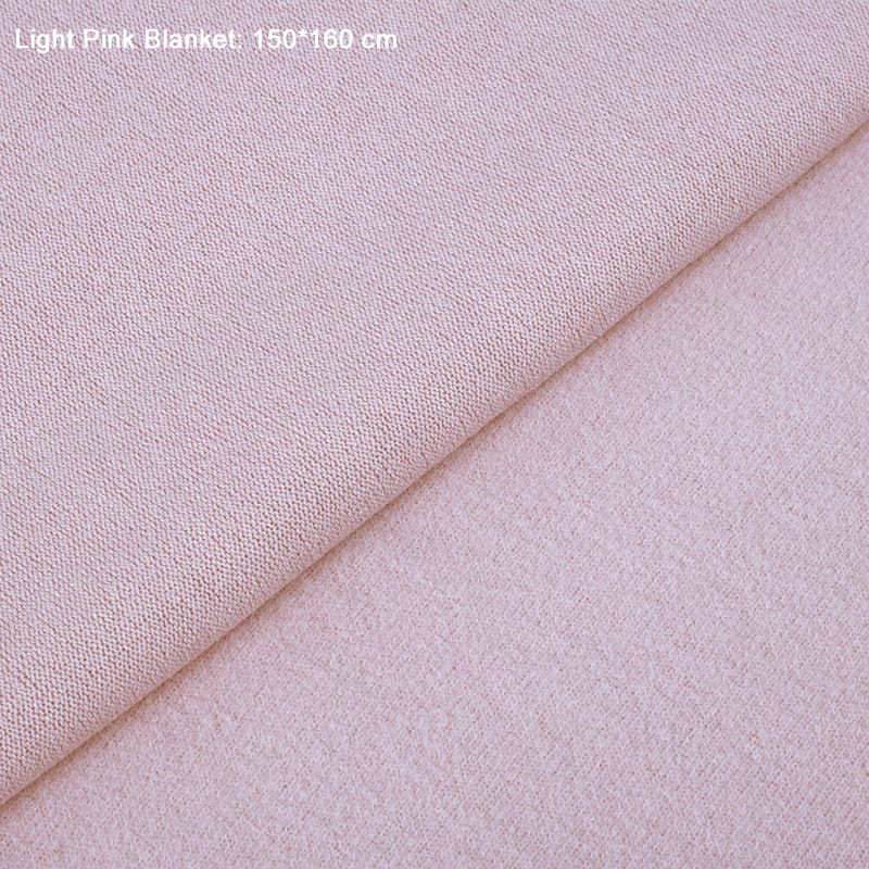 светло -розовое одеяло
