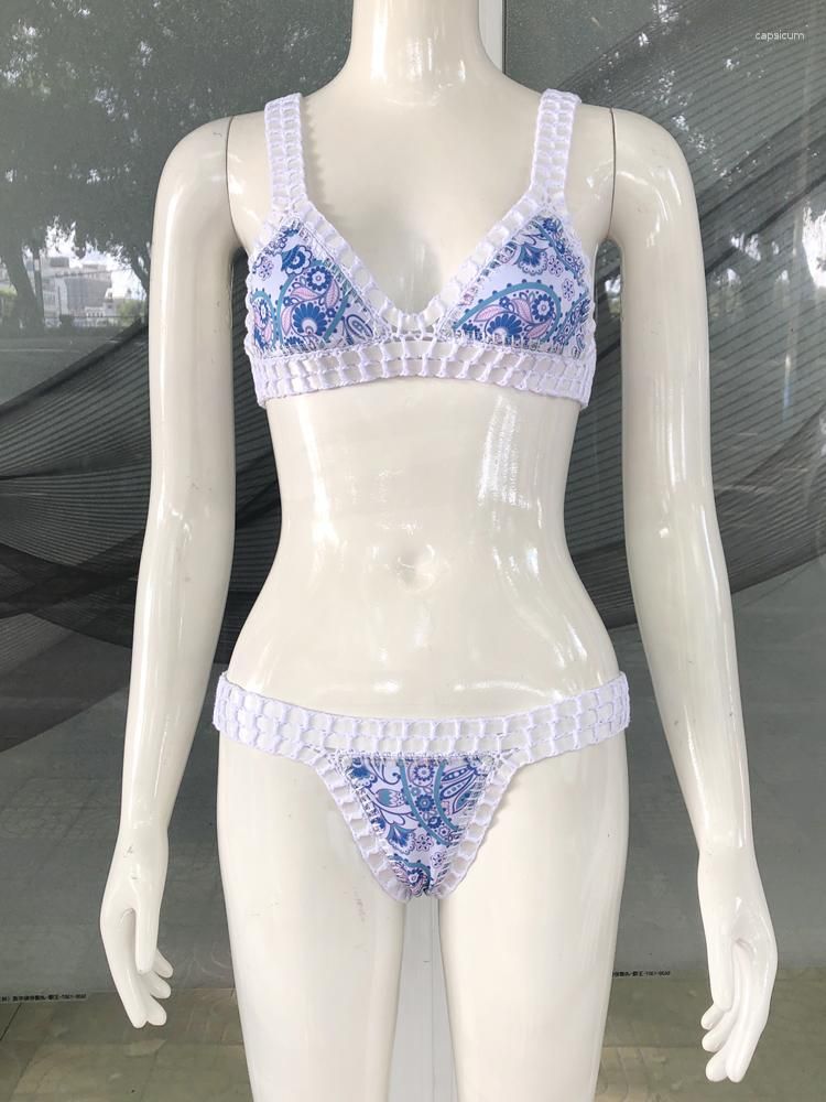 Pfaublauer Bikini