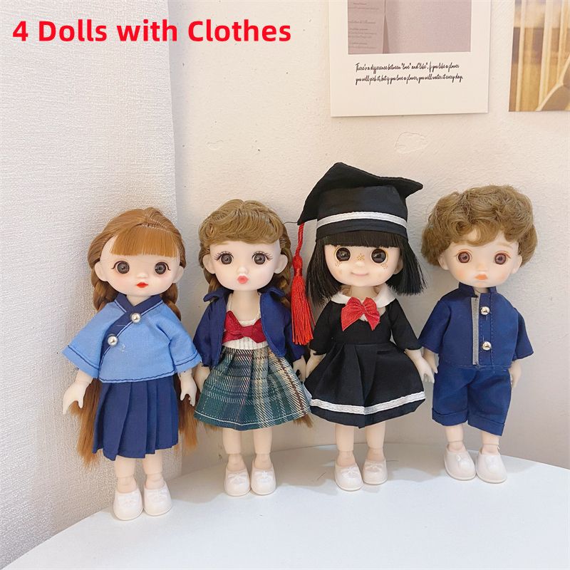 4 Puppen mit Kleidung