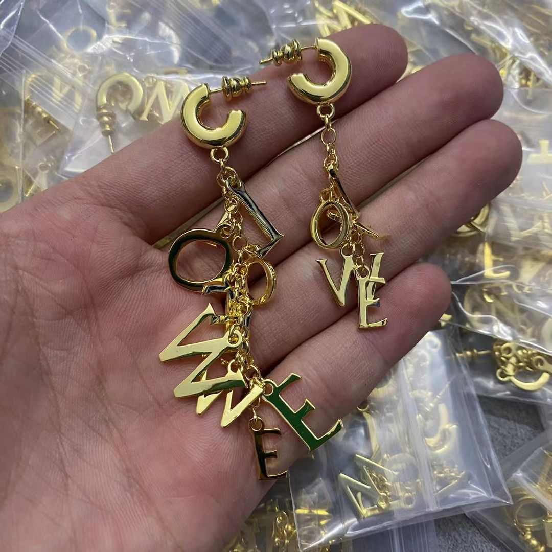 09-35 gold earring