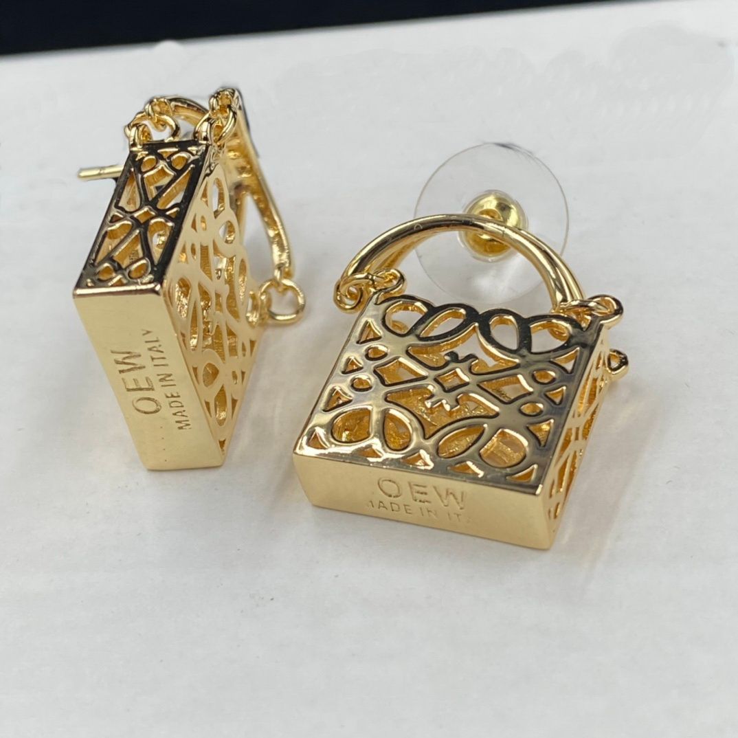 010-30 gold earring