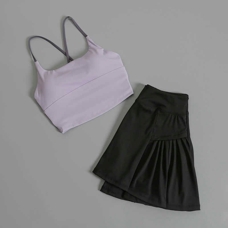 purple bra+black culottes