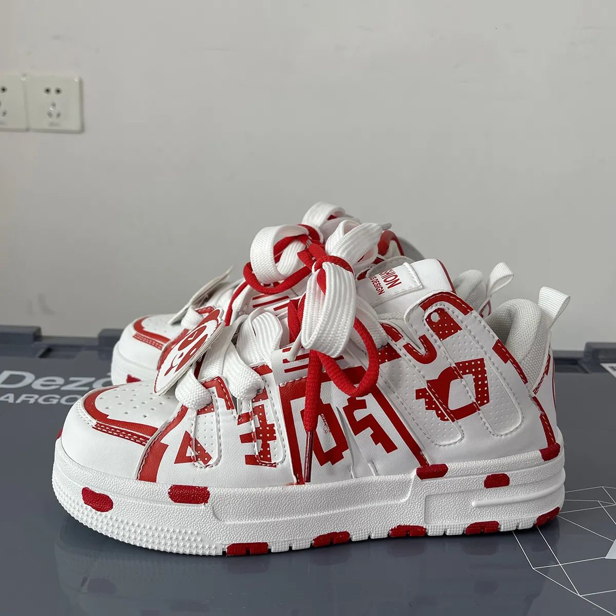 x054white red